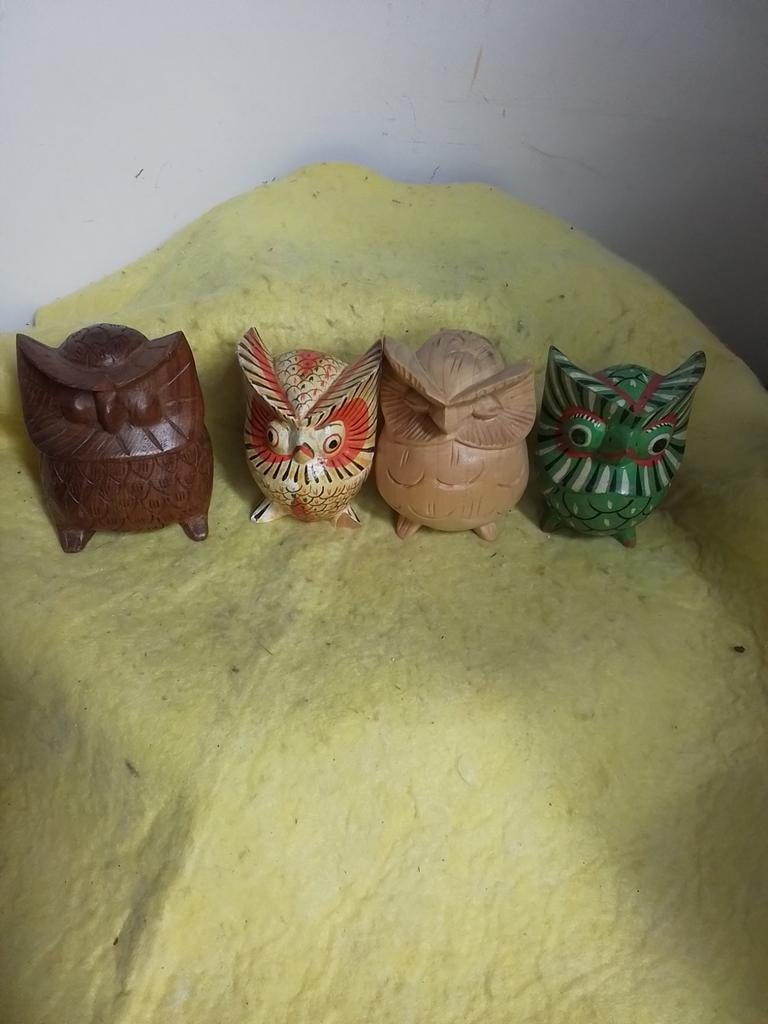 2285) 4 mooie houten uiltjes   hoog 9cm, Ophalen of Verzenden, Zo goed als nieuw, Dier