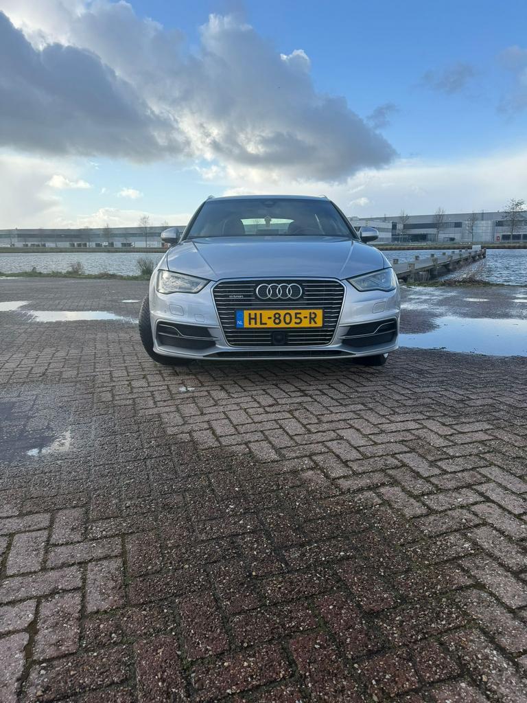 Audi A3 1.4 Tfsi 204pk E-tron Phev S Tronic 2015 Grijs, Auto's, Audi, 4 cilinders, Hybride Elektrisch/Benzine, 149 pk, Zilver of Grijs