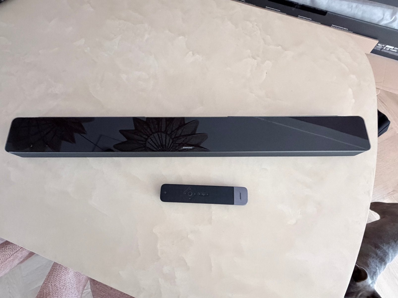Bose soundbar 700 + surround speakers + originele bosestands, Ophalen, Zo goed als nieuw