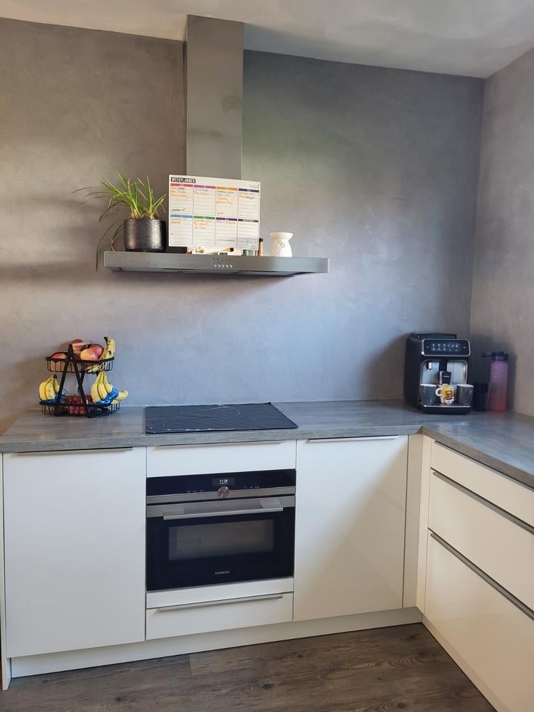 Moderne keuken met inductiekookplaat en koel-vriescombinatie, Ophalen, Wit, Hoekkeuken, Kunststof