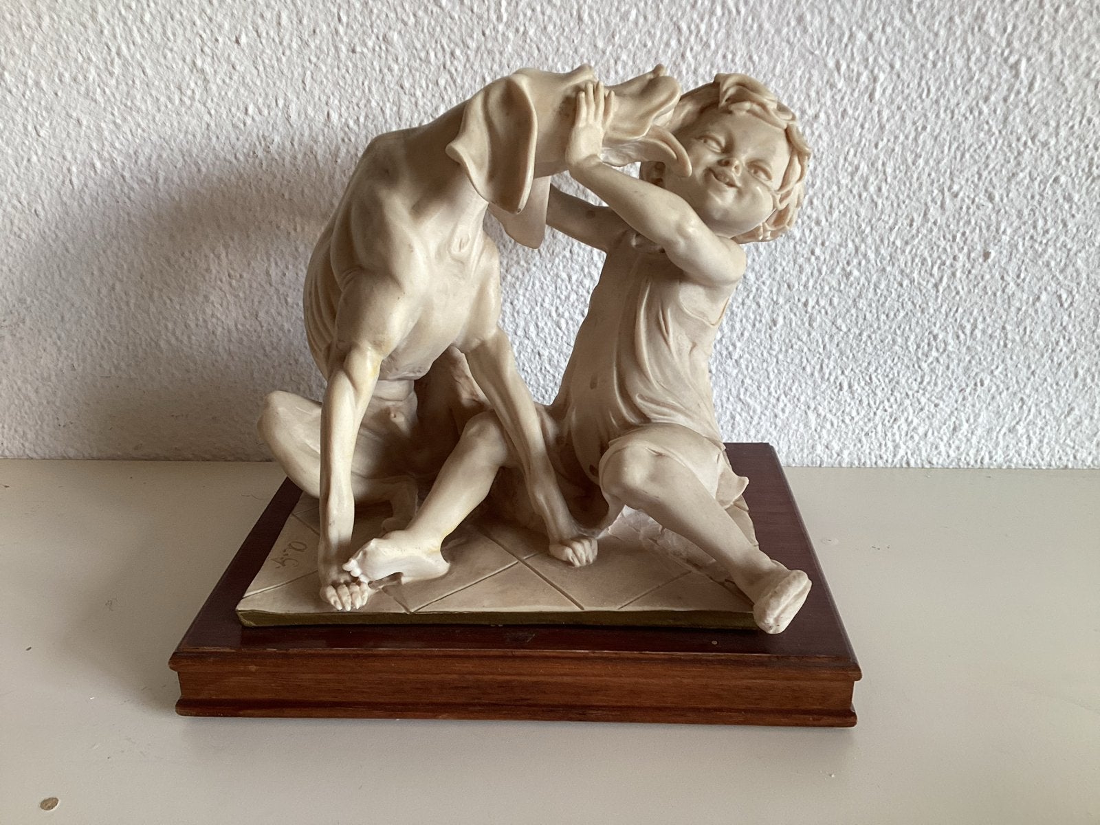 Giuseppe Armani Beeld: Jongen met Hond - 18 cm, Minder dan 20 cm, Ophalen of Verzenden, Gemerkt, Scène