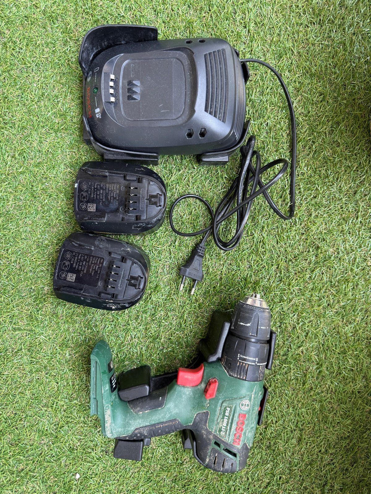 Bosch PSR 1800 LI-2 Accuboormachine met 2 accu's en lader, Ophalen, Gebruikt, Variabele snelheid, Boor- en Schroefmachine