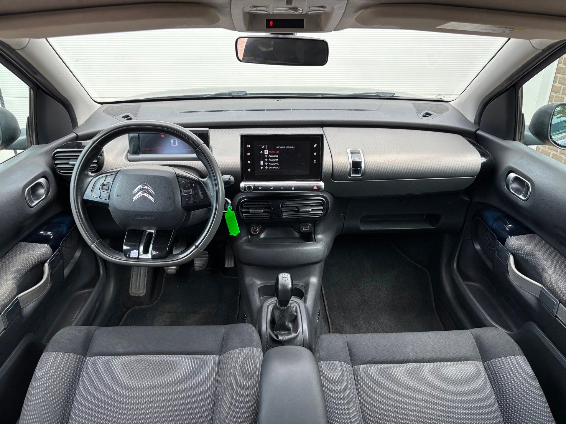 Citroen C4 Cactus 1.2 PureTech Shine|Navi|Clima|Nieuwe APK, Voorwielaandrijving, Stof, Gebruikt, 1199 cc