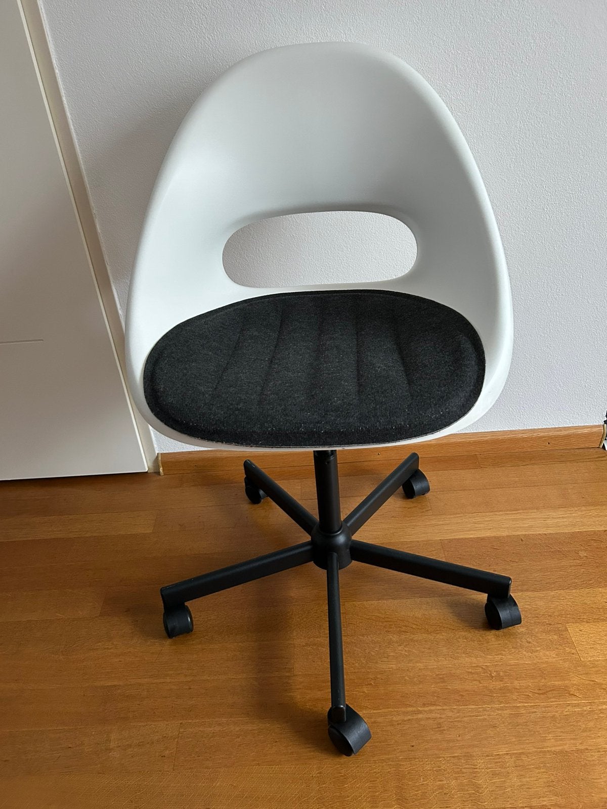 Ikea Bureaustoel Loberget/malskär wit met grijs zitje zgan!!, Ophalen, Zo goed als nieuw, Wit, Bureaustoel