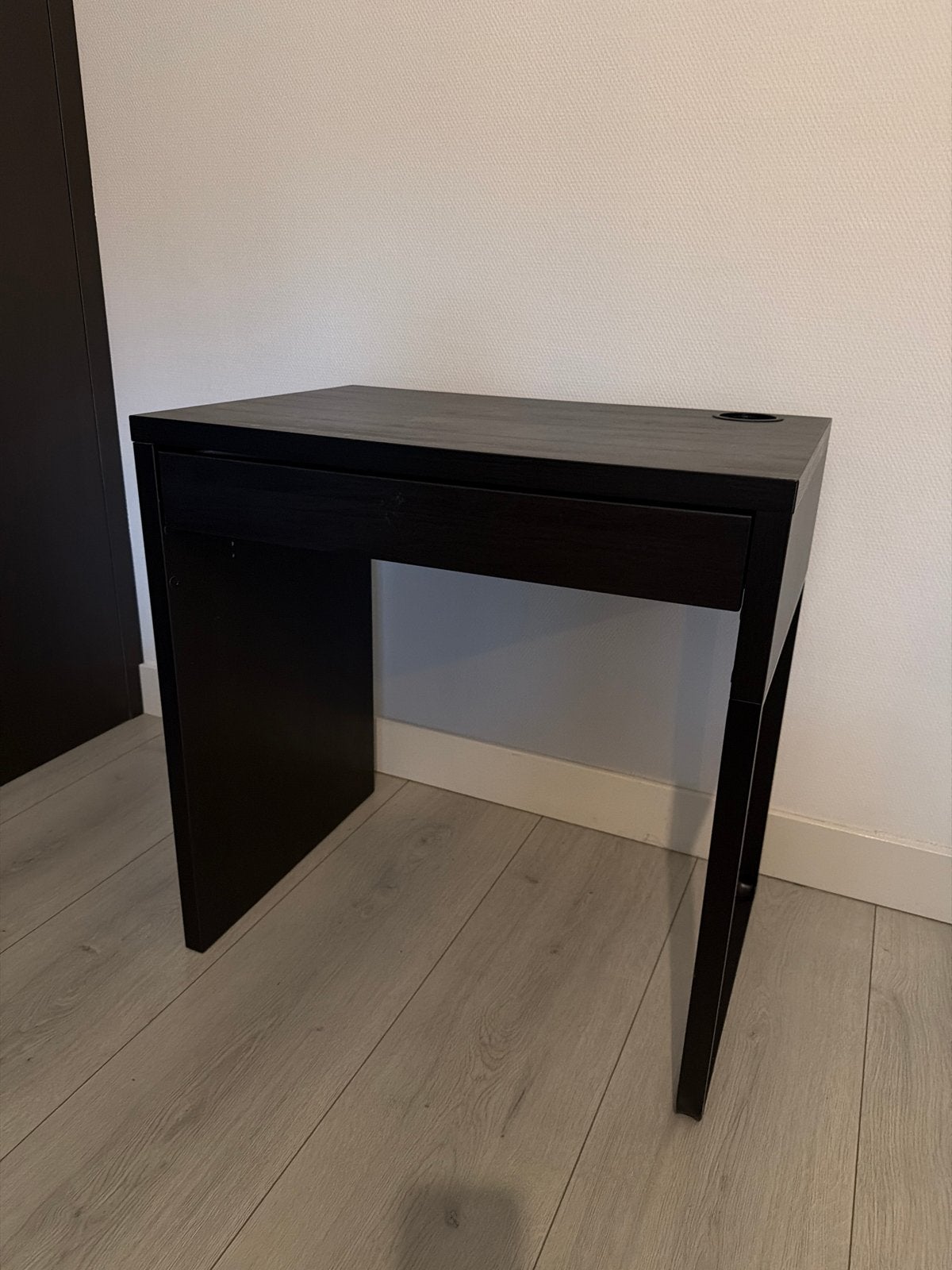IKEA bureau met lade en kabelgoot - Zwart, Ophalen, Zwart, Gebruikt, Met lades