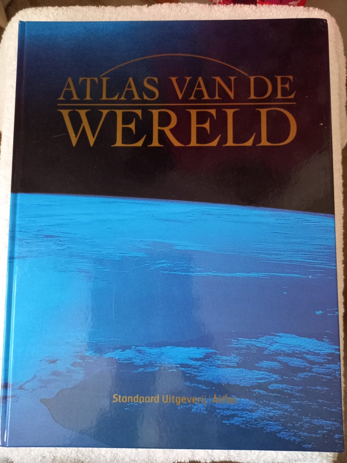 h4 Atlas van de Wereld - Standaard Uitgeverij, Boeken, Overige atlassen, 2000 tot heden, Ophalen of Verzenden, Zo goed als nieuw