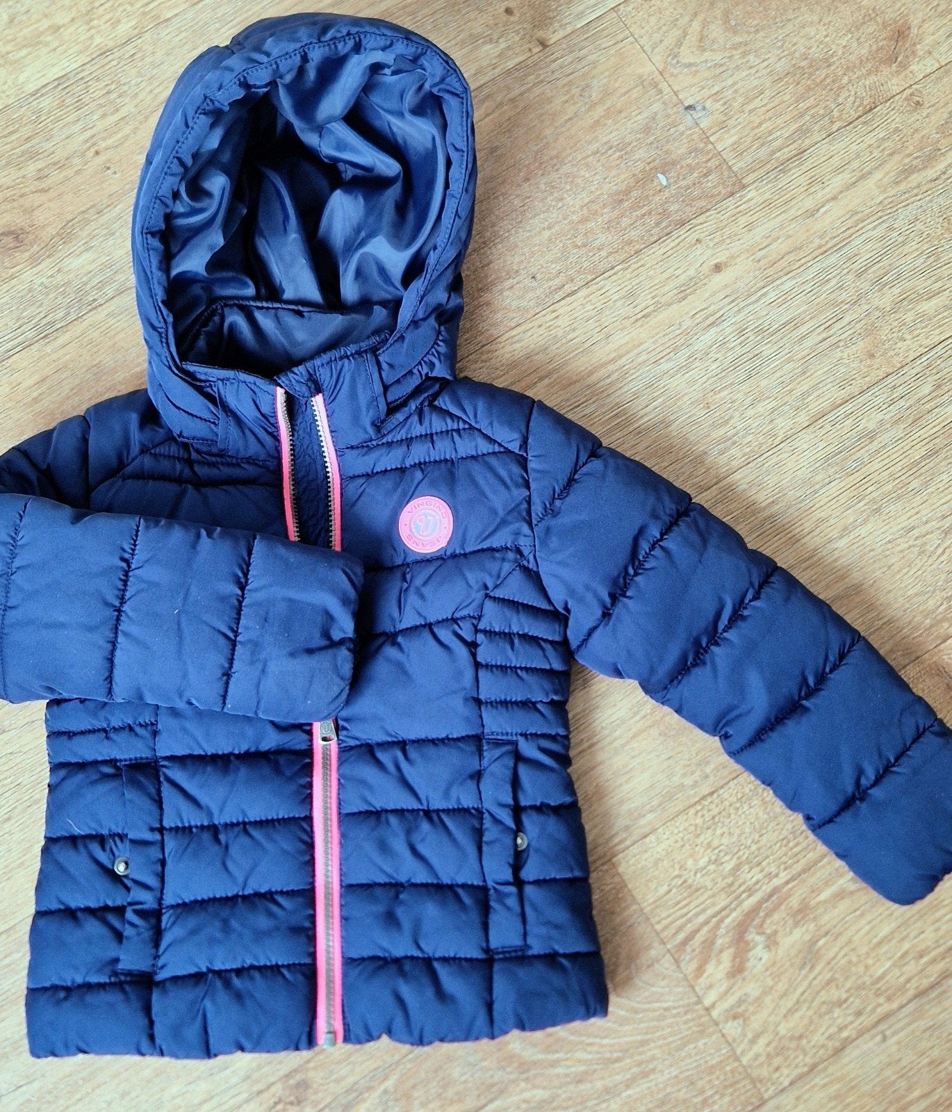 Vingino Gewatteerde jas met capuchon - Donkerblauw, Ophalen of Verzenden, Zo goed als nieuw, Vingino, Meisje