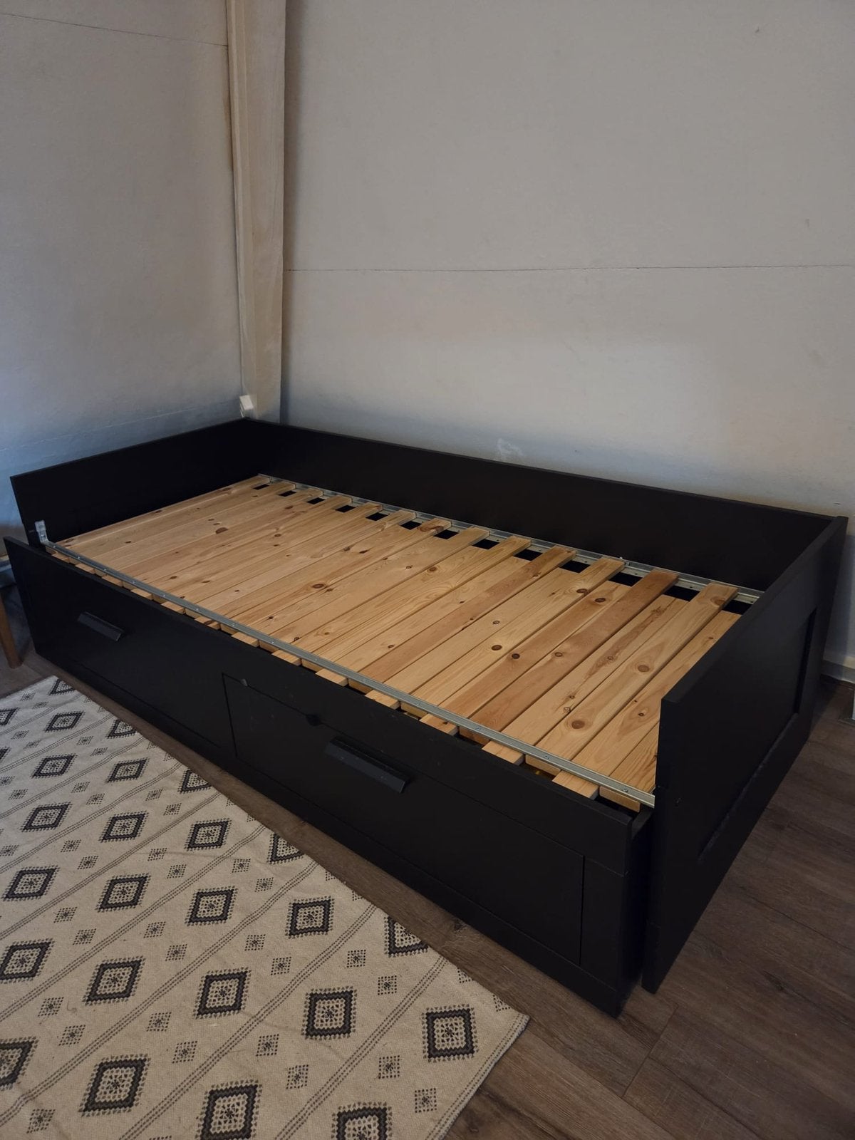 IKEA bedbank model Brimnes, Huis en Inrichting, Slaapkamer | Boxsprings, Ophalen, Zwart, Tweepersoons, Zo goed als nieuw
