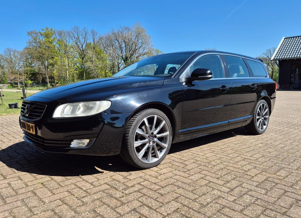 Volvo V70 T5 245PK 8-Traps Geartronic, 1800 kg, 4 cilinders, 1969 cc, Zwart