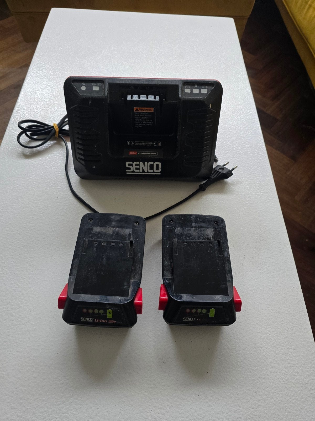 SENCO Lader een twee accus, Ophalen of Verzenden