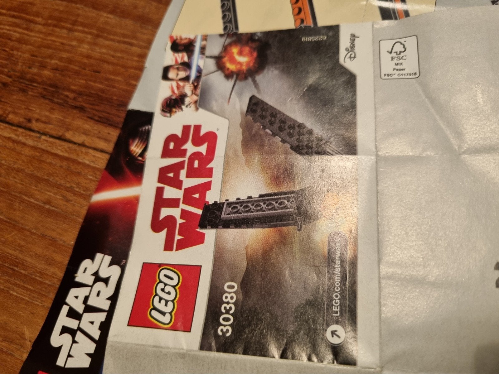Foto 11 van LEGO Star Wars Kylo Ren's Shuttle (30380) uit 2016