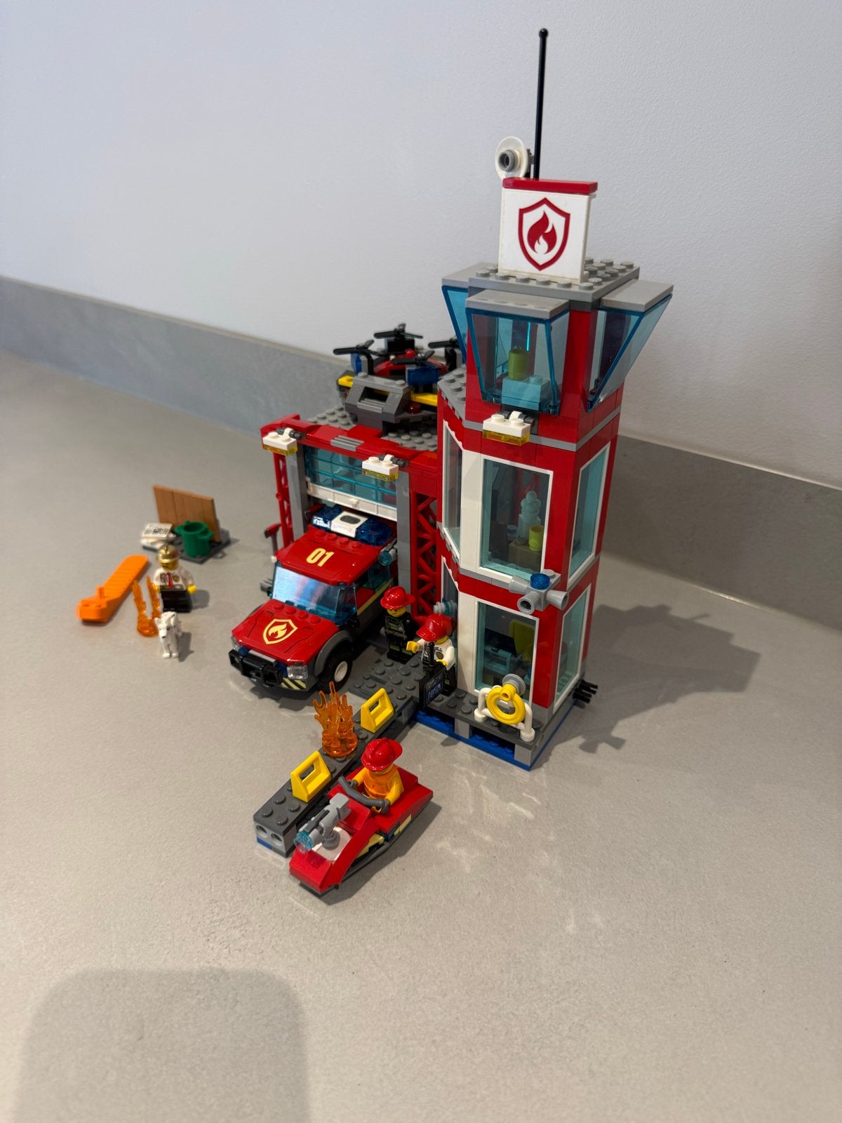 Lego City 60215 Brandweerkazerne, Kinderen en Baby's, Speelgoed | Duplo en Lego, City, Lego, Compleet, Ophalen of Verzenden