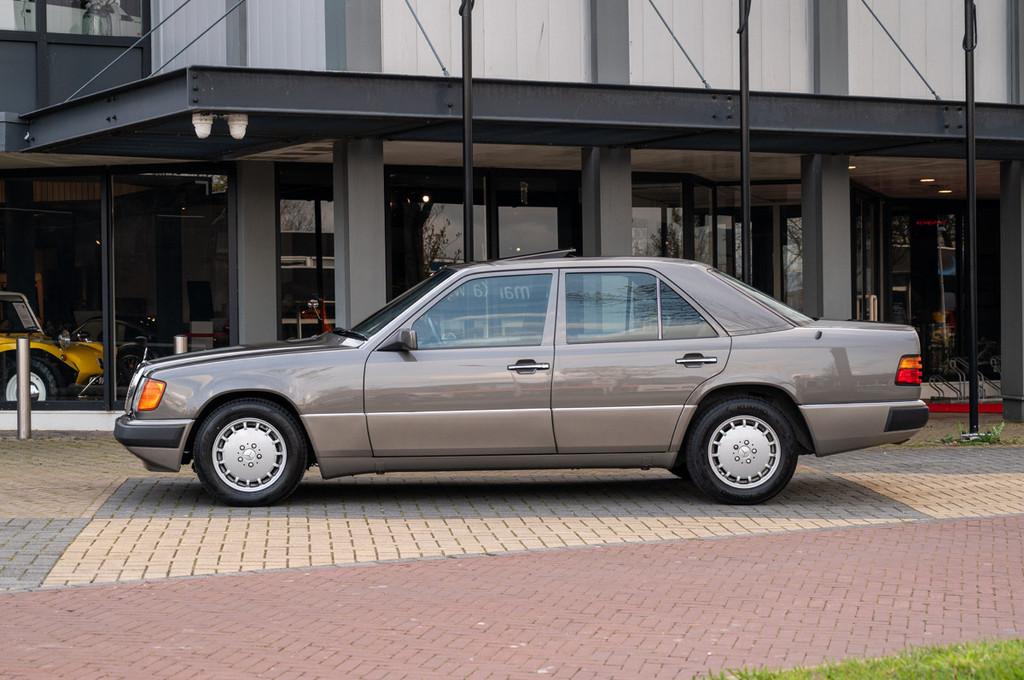 Mercedes-Benz 300-serie 300E-24 (bj 1991), Auto's, Stof, Zwart, Zwart, Bedrijf