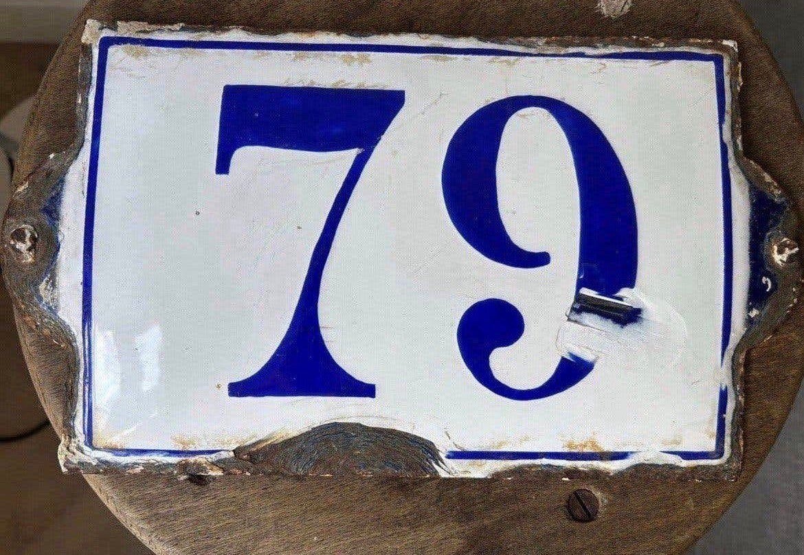 Frans emaille huisnummer 79 groot formaat, Verzenden