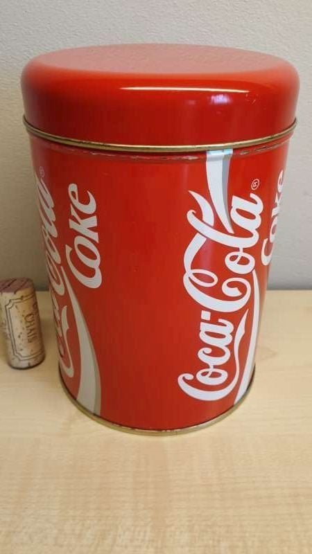 Blik Coca Cola, hoogte 15,5 cm, diameter 11 cm, Verzamelen, Ophalen of Verzenden, Gebruikt, Koek(jes)