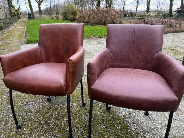 2 nieuwe eetkamer stoelen met wieltjes, Huis en Inrichting, Ophalen, Nieuw, Grijs, Vijf, Zes of meer stoelen