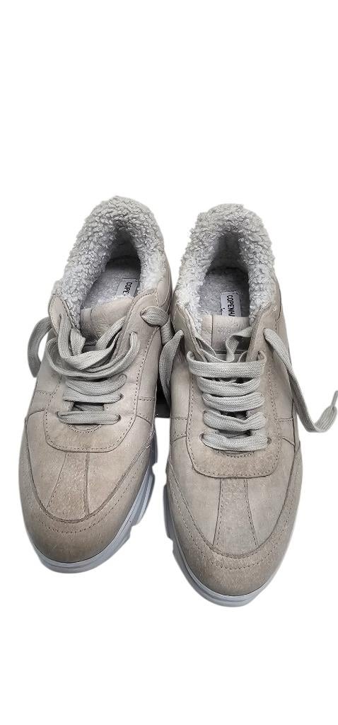 beige gevoerde sneaker van Copenhagen studio maat 40 (11224), Kleding | Dames, Schoenen, Ophalen of Verzenden, Gedragen, Overige kleuren