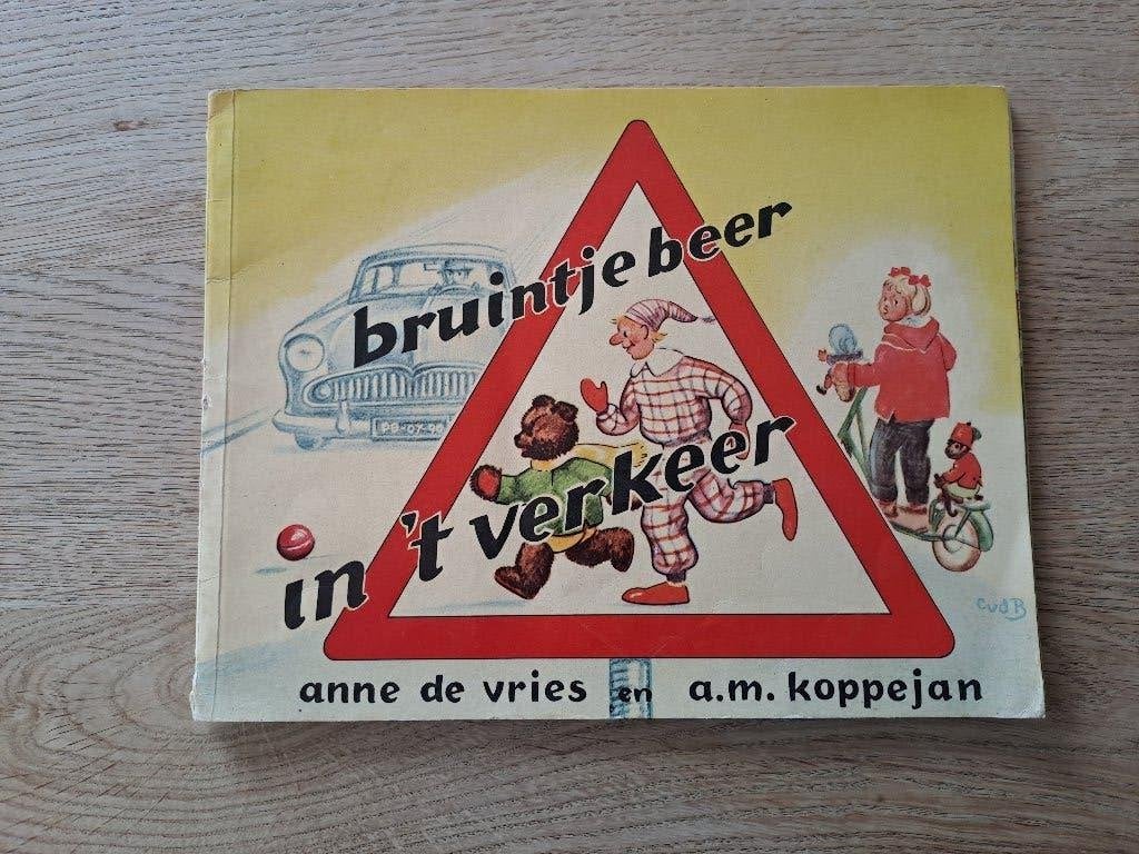 BRUINTJE BEER IN'T VERKEER. ANNE DE VRIES. VERKEERSONDERWIJS, Boeken, Ophalen of Verzenden, Gelezen, Anne de Vries., Fictie algemeen