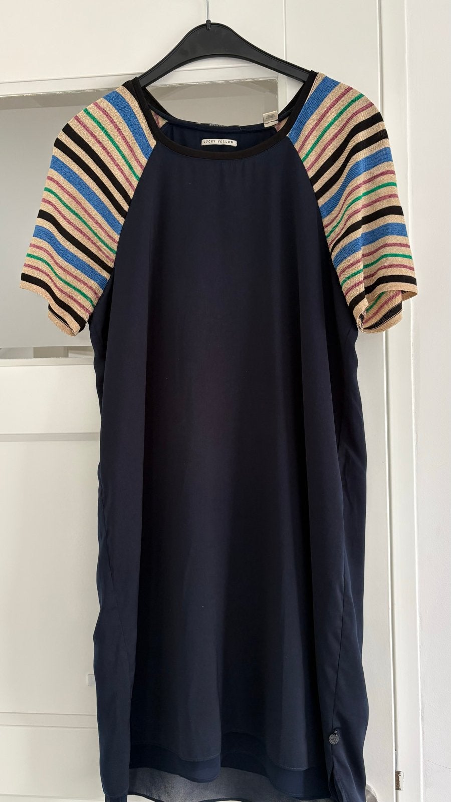 Stochc &soda Donkerblauwe mini jurk maat 38 - Strijkvrij, Maat 38/40 (M), Zo goed als nieuw, Boven de knie, Verzenden