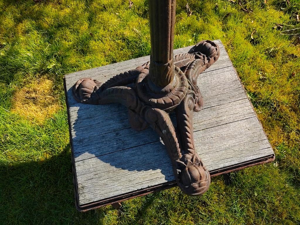 Mooi gietijzeren onderstel voor tafel/ kandelaar, Ophalen