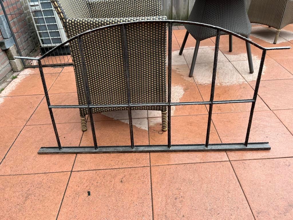Ijzeren stalraam zonder glas, Ophalen