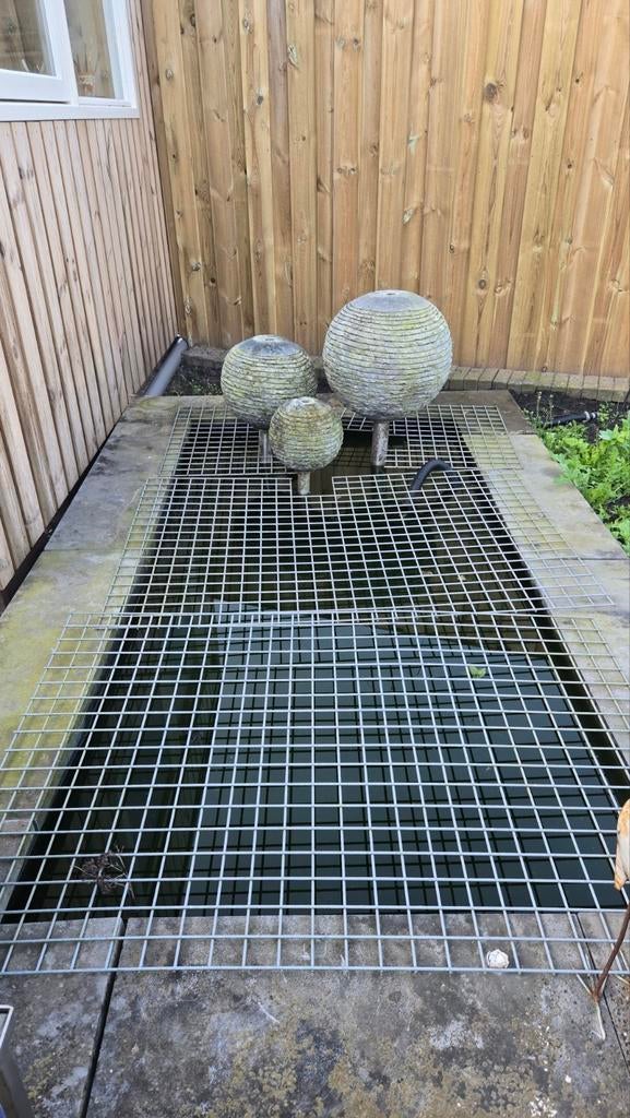 Unieke waterfontein met 3 bollen voor tuin of terras, Tuin en Terras, Ophalen, Gebruikt, Overige materialen, Fontein