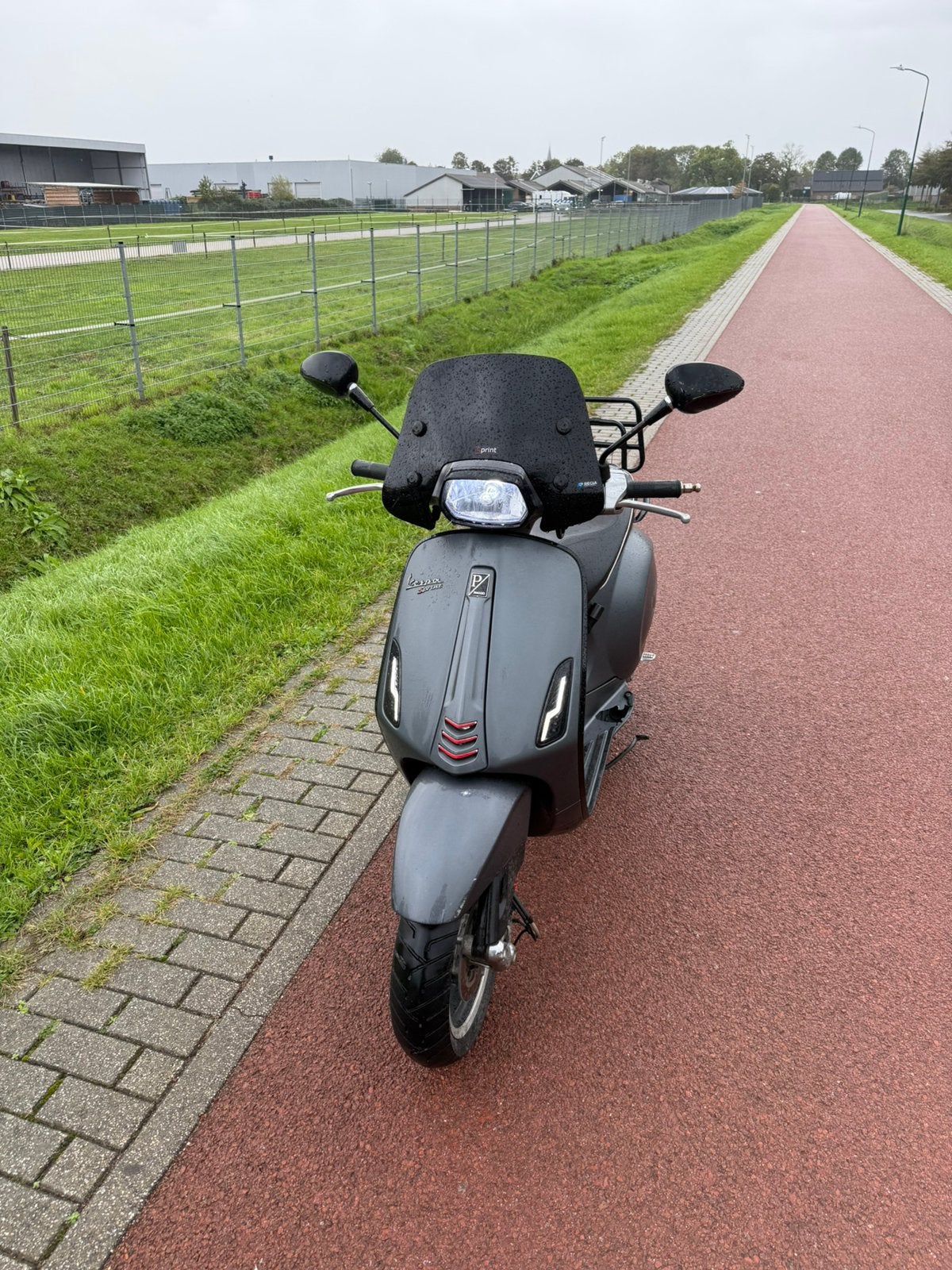 Vespa Sprint 50cc - Mat grijs, Fietsen en Brommers, Ophalen, Gebruikt, Maximaal 45 km/u, Vespa S