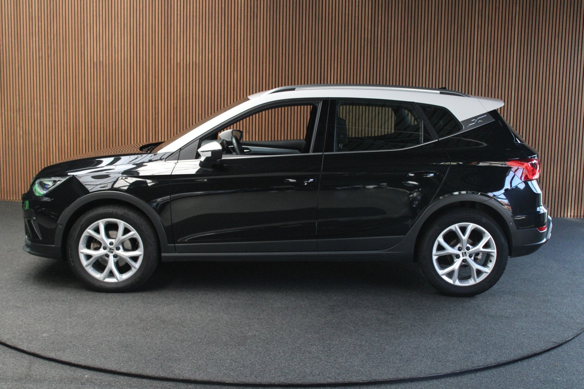SEAT Arona 1.5 TSI FR Navi Virtual ACC PDC Climate LM velgen, Dealer onderhouden, 4 cilinders, 150 pk, Bedrijf