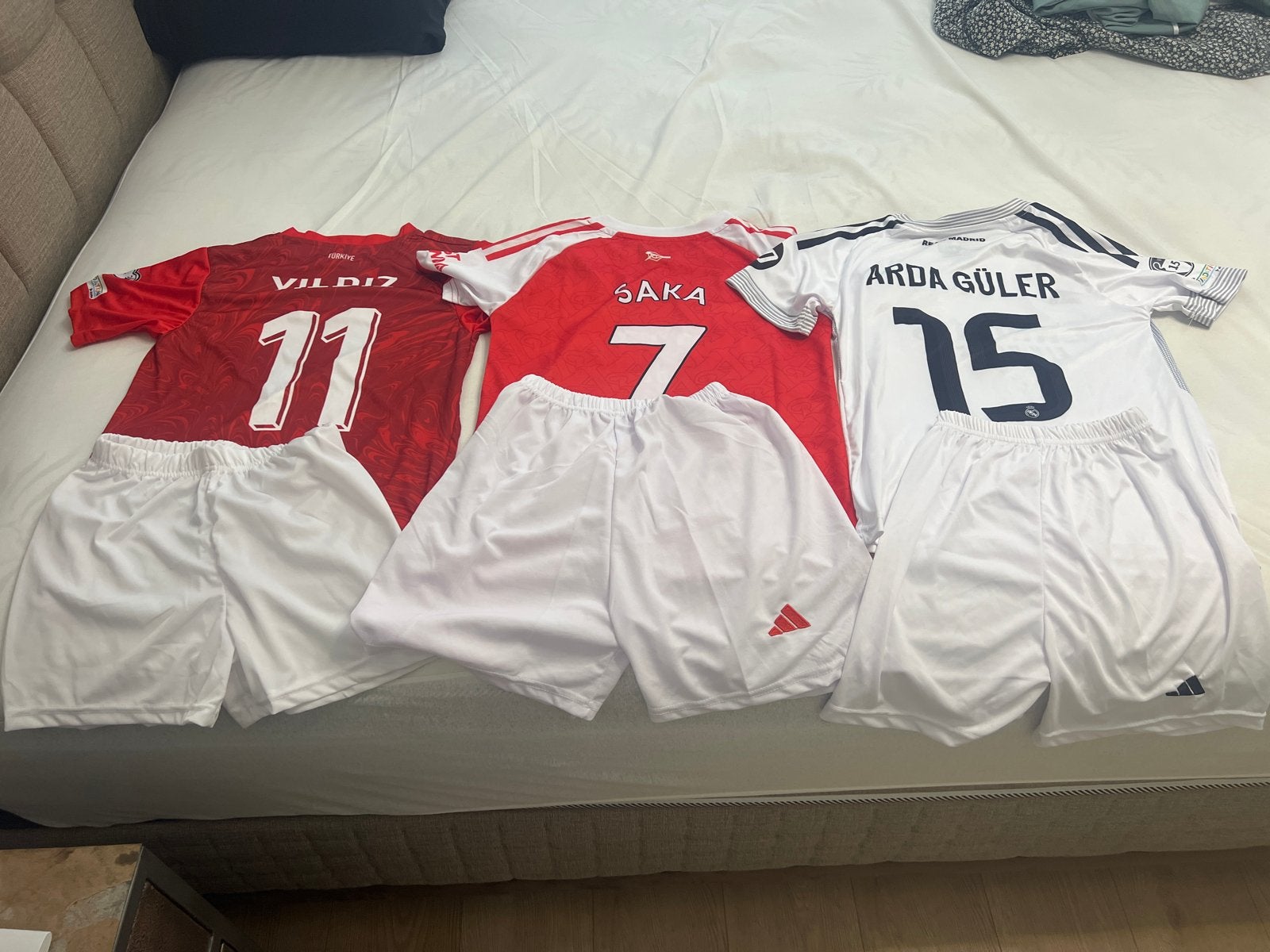 Voetbaltenues: Real Madrid, Arsenal, Turkije (maat 152), Overige typen, Ophalen of Verzenden, Zo goed als nieuw, Maat 34 (XS) of kleiner