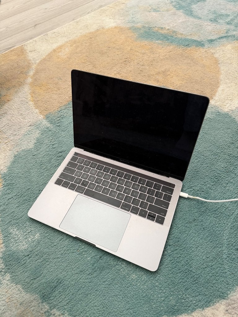 MacBook Pro 13 inch incl. Touchbar, Gebruikt, 256 GB, 2 tot 3 Ghz, Qwerty