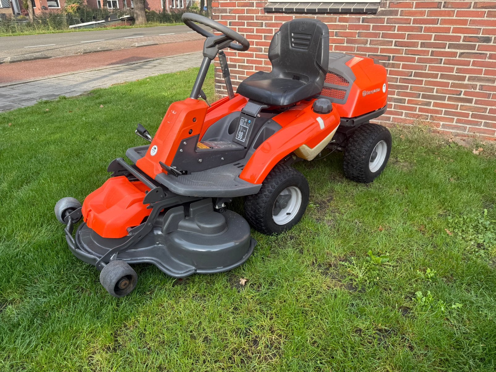Husqvarna R214T zitmaaier Frontmaaier incl btw, Ophalen of Verzenden, Gebruikt, Elektrische starter, 90 tot 120 cm