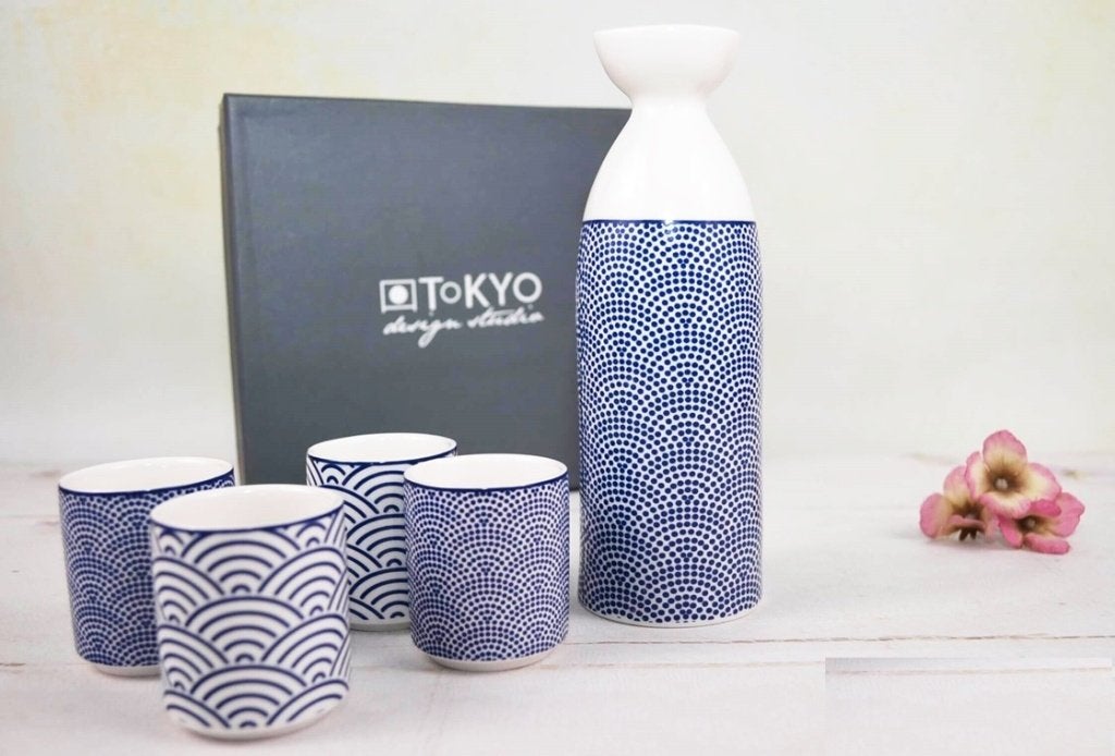 GEZOCHT: Tokyo Design Studio Nippon Blue Sake Set, Huis en Inrichting, Keuken | Servies, Zo goed als nieuw, Bord(en), Overige stijlen