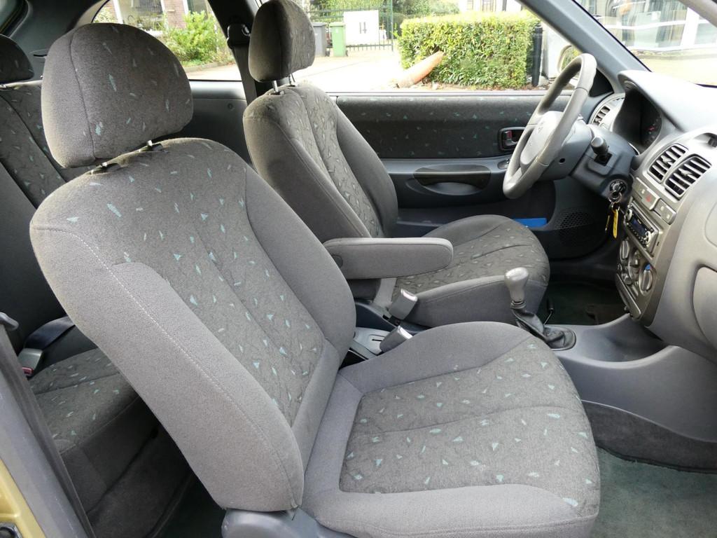Hyundai Accent 1.5i GS 90pk Semi-Classic 3-drs Airco Nette a, Auto's, Hyundai, Voorwielaandrijving, Metallic lak, Handgeschakeld
