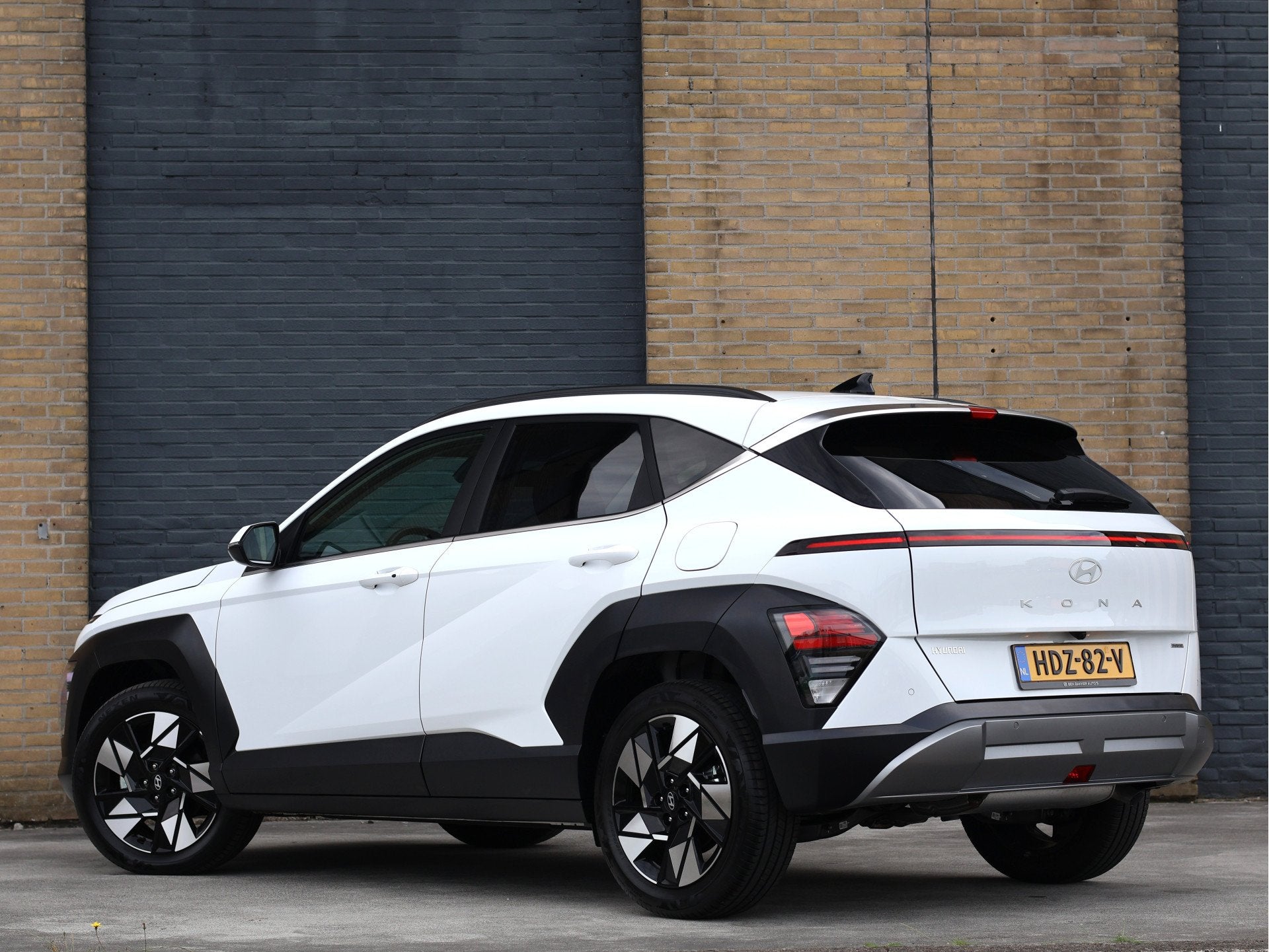 Hyundai KONA 1.6 GDI HEV Comfort Smart | ACC | Dodehoek | Ca, Auto's, Stof, Gebruikt, Wit, Origineel Nederlands