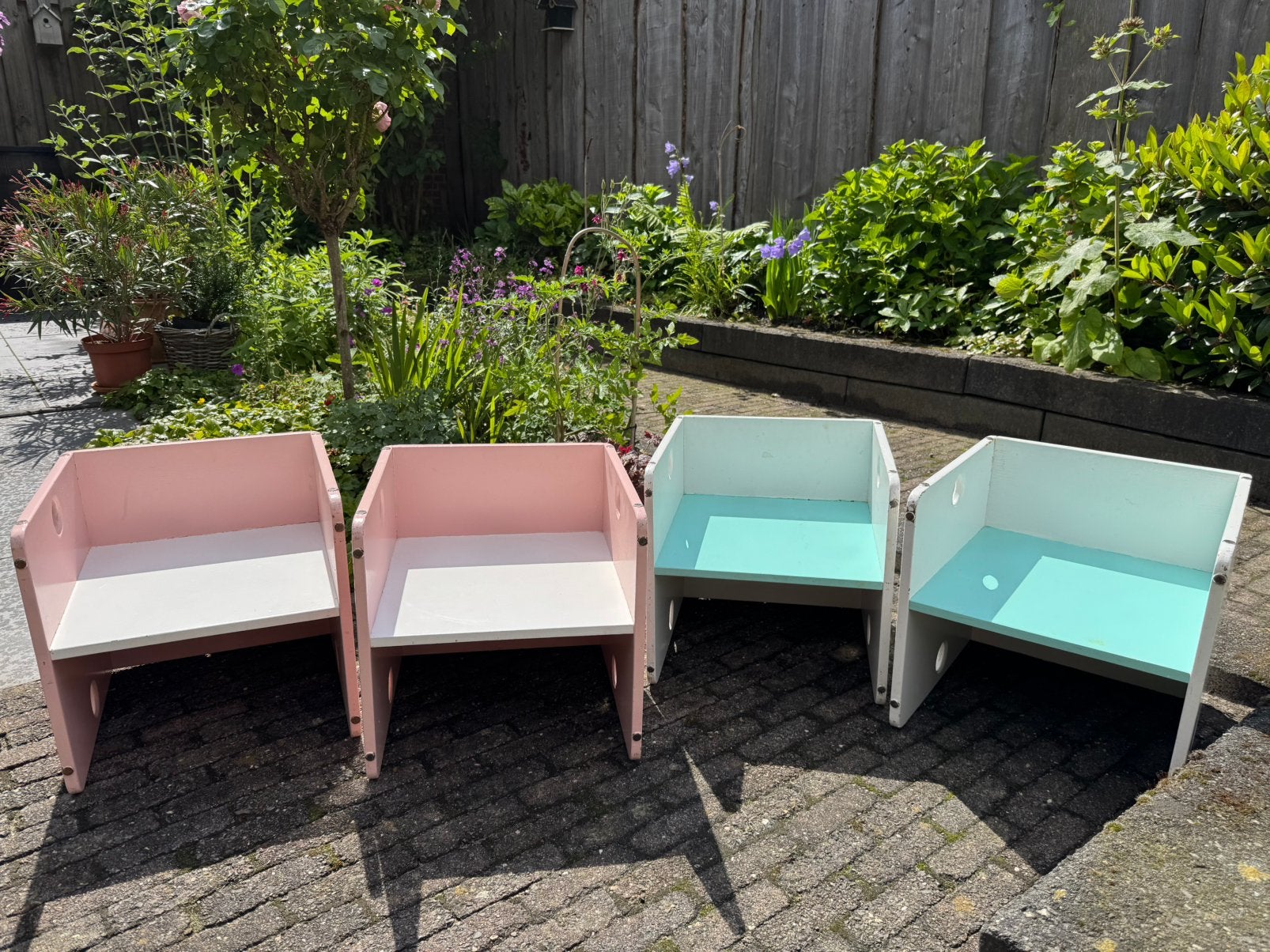 Montessoriset 4x - Stoelen & Tafels Wit/Groen + Roze/Wit, Kinderen en Baby's, Kinderkamer | Tafels en Stoelen, Ophalen, Gebruikt