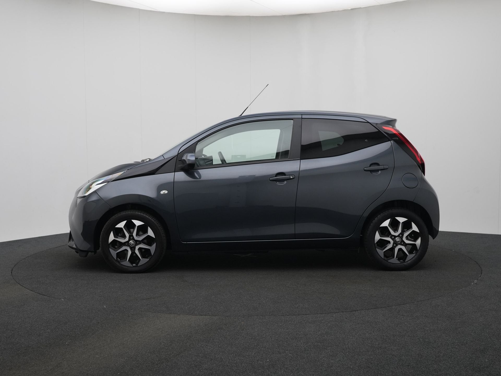 Toyota Aygo 1.0 VVT-i x-cite | Climate Control | Dealer Onde, Auto's, Voorwielaandrijving, 12 maanden, Stof, Gebruikt