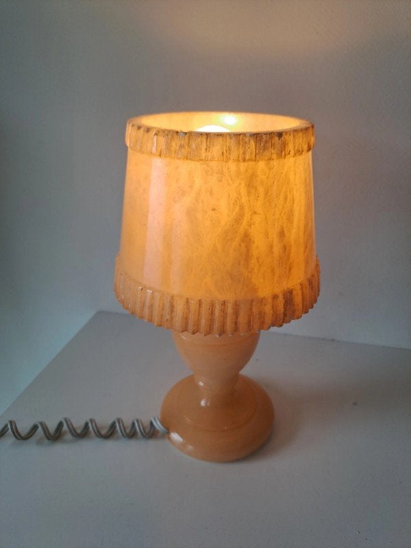 Albast tafellamp - zalm - midcentury vintage, Gebruikt, Oranje, Ophalen of Verzenden, 22 cm