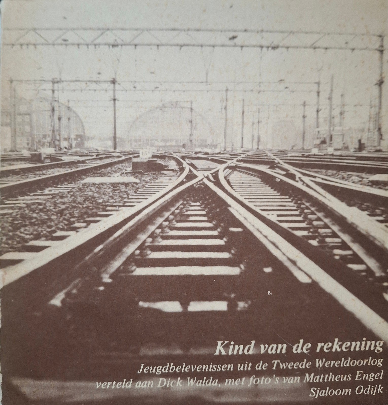 Kind van de rekening - Jeugdbelevenissen WOII, Boeken, Ophalen of Verzenden, 20e eeuw of later, Gelezen, Dick Walda, Mattheus Engel, Sjaloom Odijk