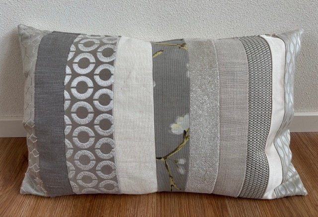 Sierkussen 'Verticaal Sand' - 40x60 cm - veren vulling, Huis en Inrichting, Overige kleuren, Inclusief binnenkussen, Ophalen of Verzenden