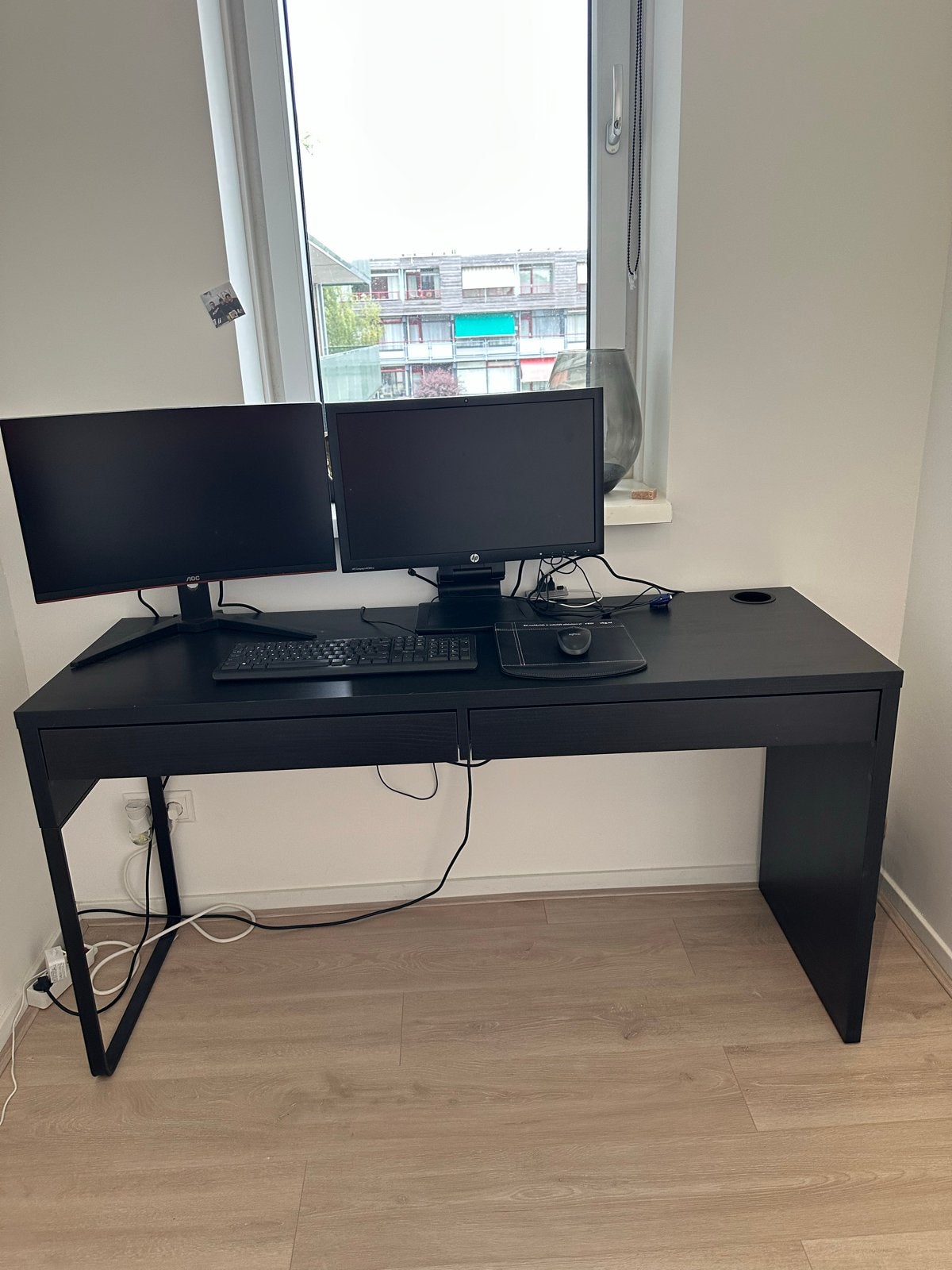 Zwart IKEA bureau met lades en kabeldoorvoer, Ophalen, Zwart, Gebruikt, Met lades