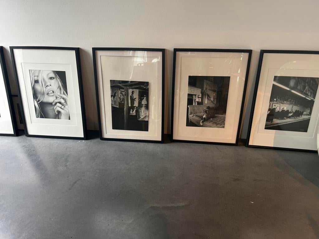 8 zwarte lijsten met foto,s, Ophalen of Verzenden, Zo goed als nieuw, Hout, Minder dan 50 cm