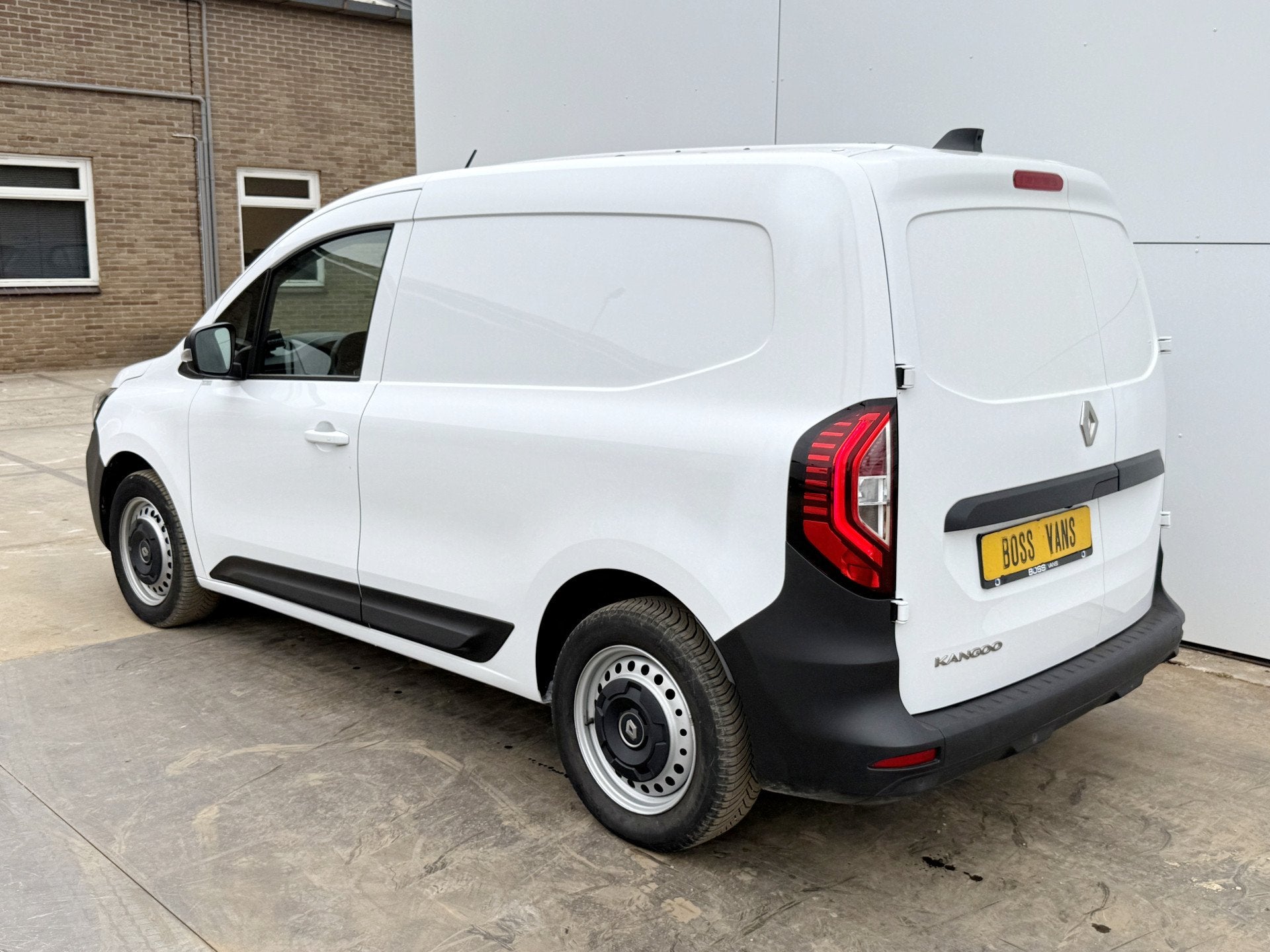 Renault Kangoo Grand Comfort TCe 130PK *Benzine* Automaat L1, Auto's, Gebruikt, Zwart, 4 cilinders, Renault