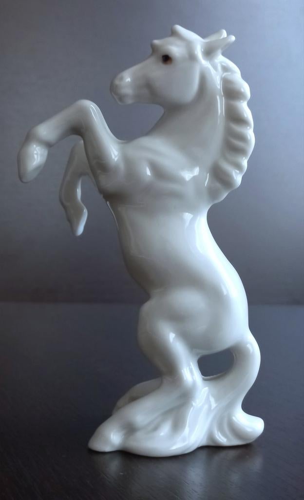 Vintage porseleinen beeldje Steigerend paard, Ophalen of Verzenden