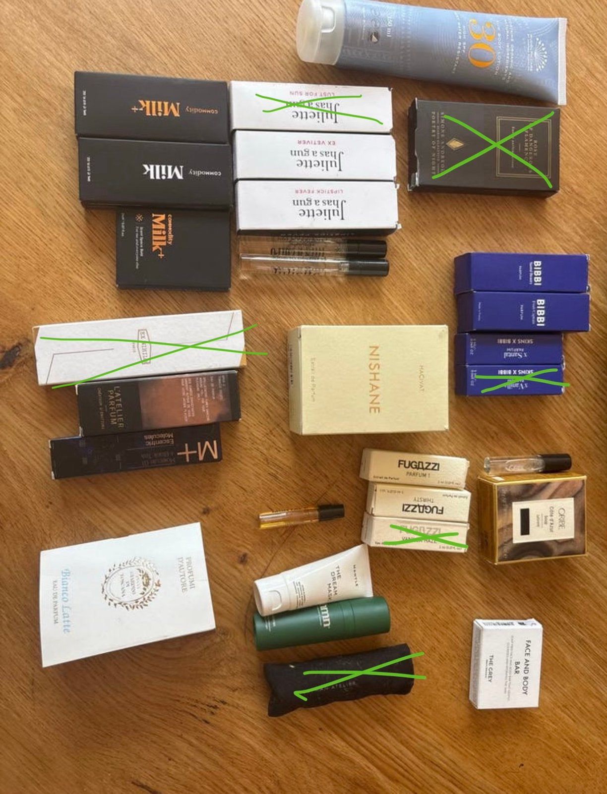 Diverse parfum samples, zonnebrand en lipgloss, Sieraden, Tassen en Uiterlijk, Uiterlijk | Parfum, Ophalen of Verzenden, Zo goed als nieuw