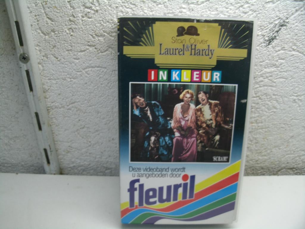 vhs 77a laurel & hardy in kleur, Alle leeftijden, Ophalen of Verzenden, Zo goed als nieuw