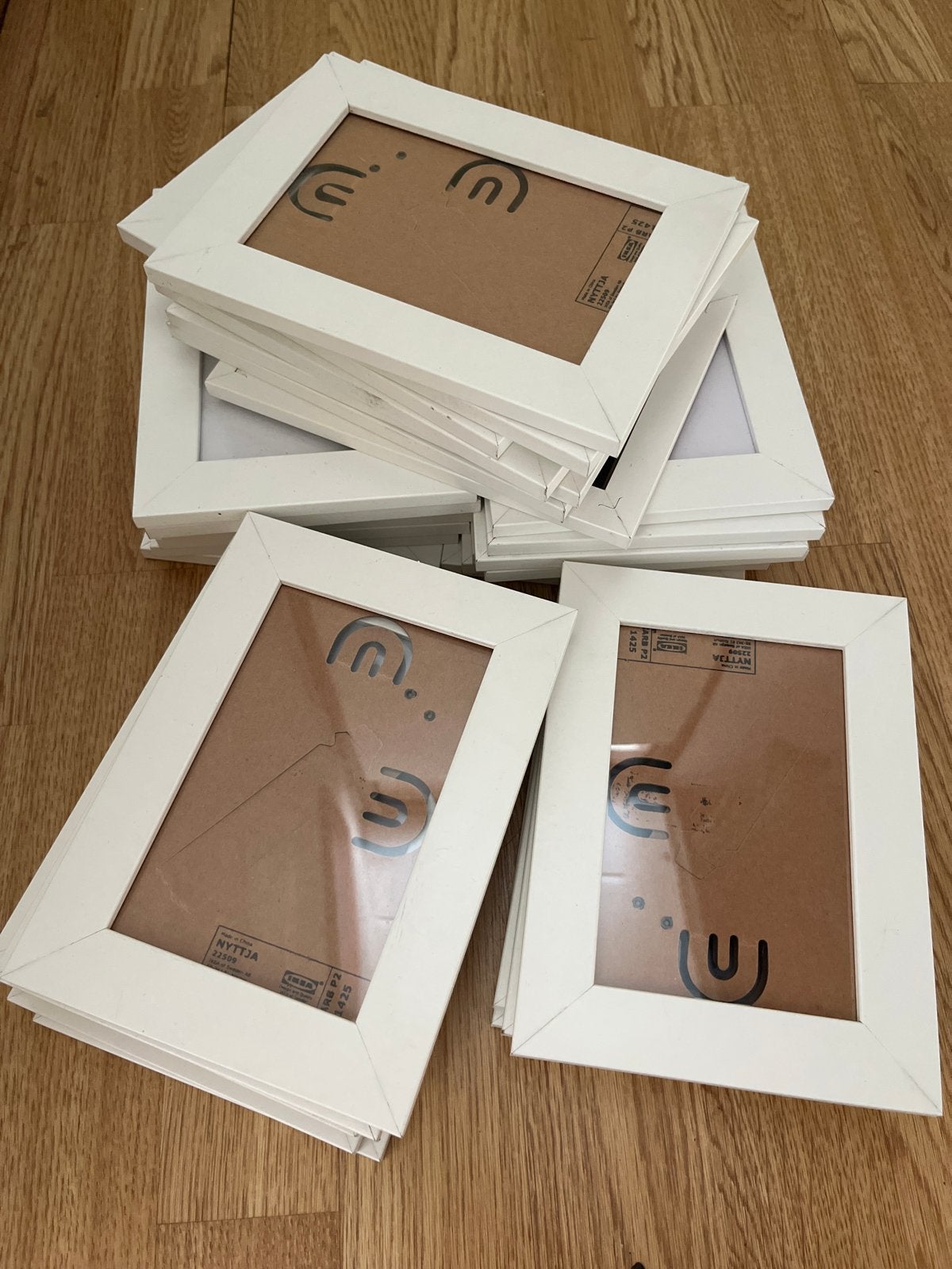 43 fotolijsten (wit en houtkleurig) - 18,5x13,5 cm, Audio, Tv en Foto, Fotografie | Fotolijsten, Gebruikt, Standaard fotolijst