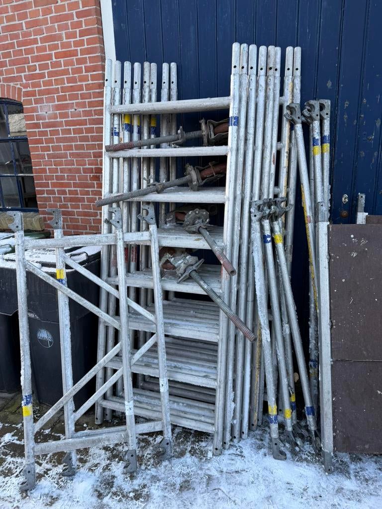 LAYHER ALUMINIUM STEIGER, Ophalen, Zo goed als nieuw, Rolsteiger of Kamersteiger, 5 meter of hoger