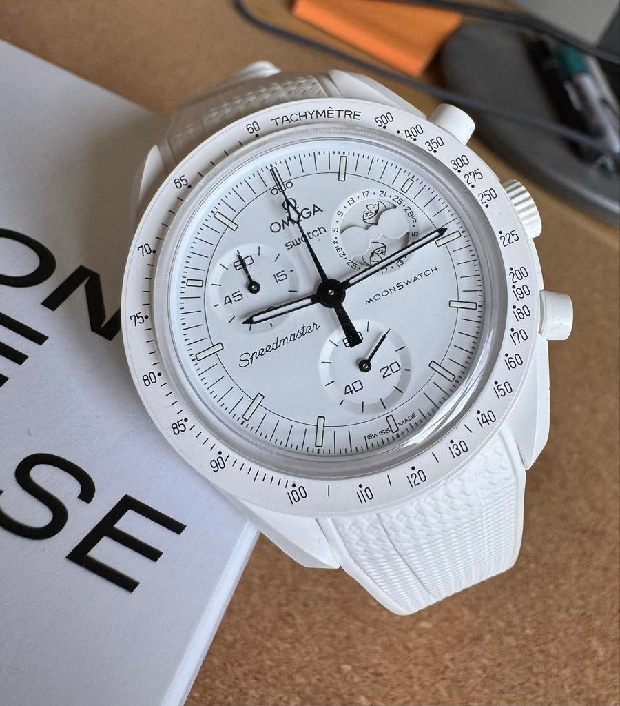 Omega X Swatch Moonswatch Mission to the Moonphase Snoopy, Overige materialen, Polshorloge, Swatch, Nieuw