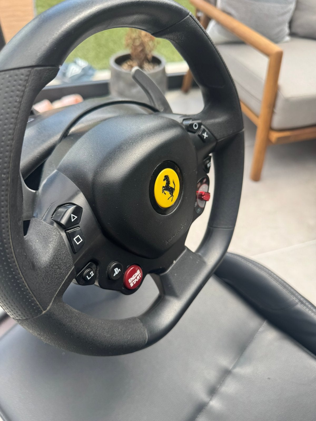 Thrustmaster Ferrari Racestuur + Playseat PS4/5, Spelcomputers en Games, Spelcomputers | Sony PlayStation Consoles | Accessoires