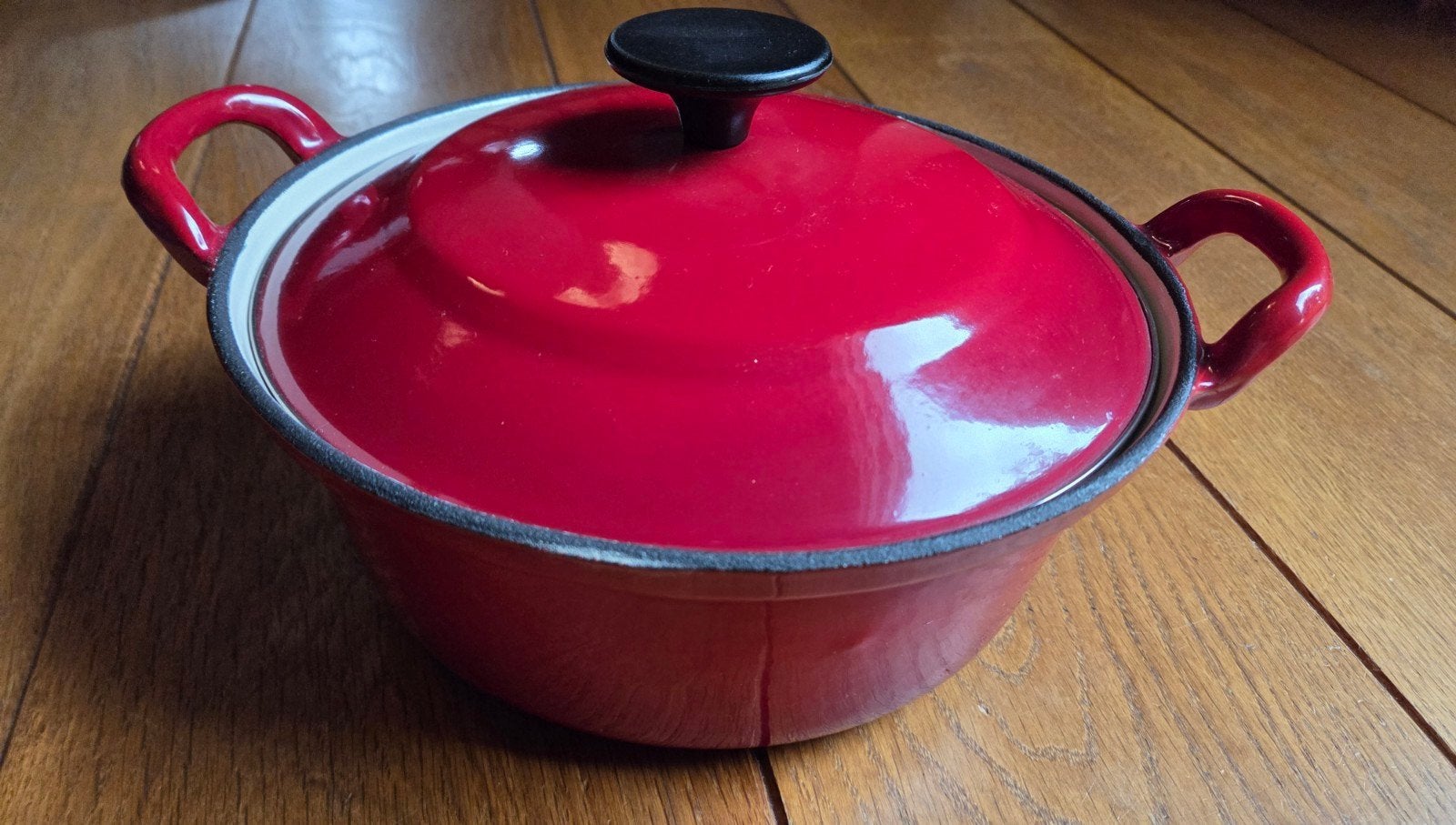 Gietijzeren rode pan met dunnere deksel, merkloos, Huis en Inrichting, Keuken | Potten en Pannen, Met handvatten, Ophalen of Verzenden